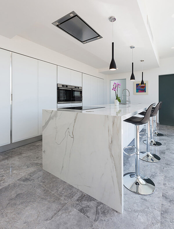 Neolith Statuario Engineered Stone with Tundra Grey Marble flooring