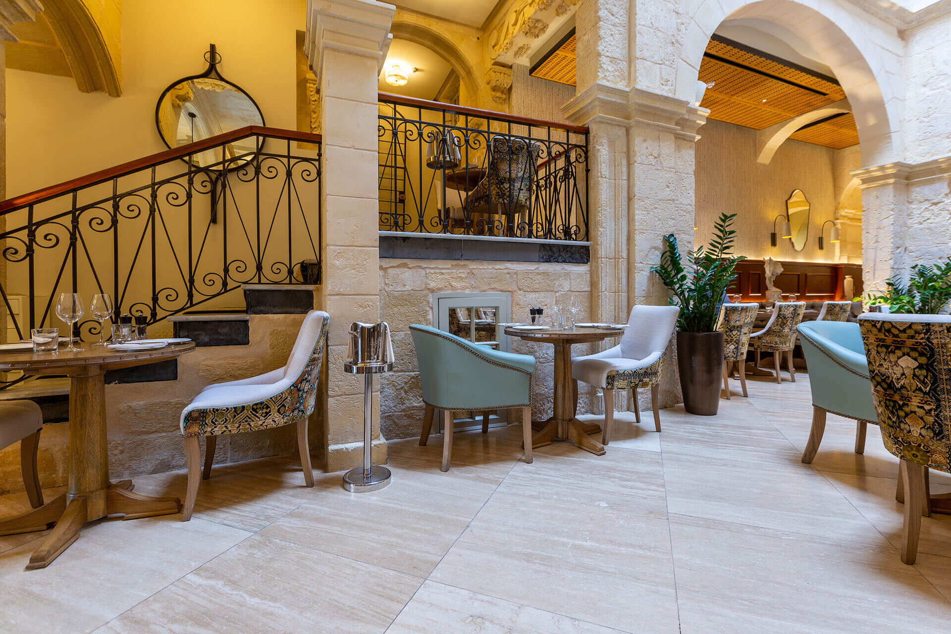 06-Gracysbrasserie-Civilservice-halmannvella-travertine